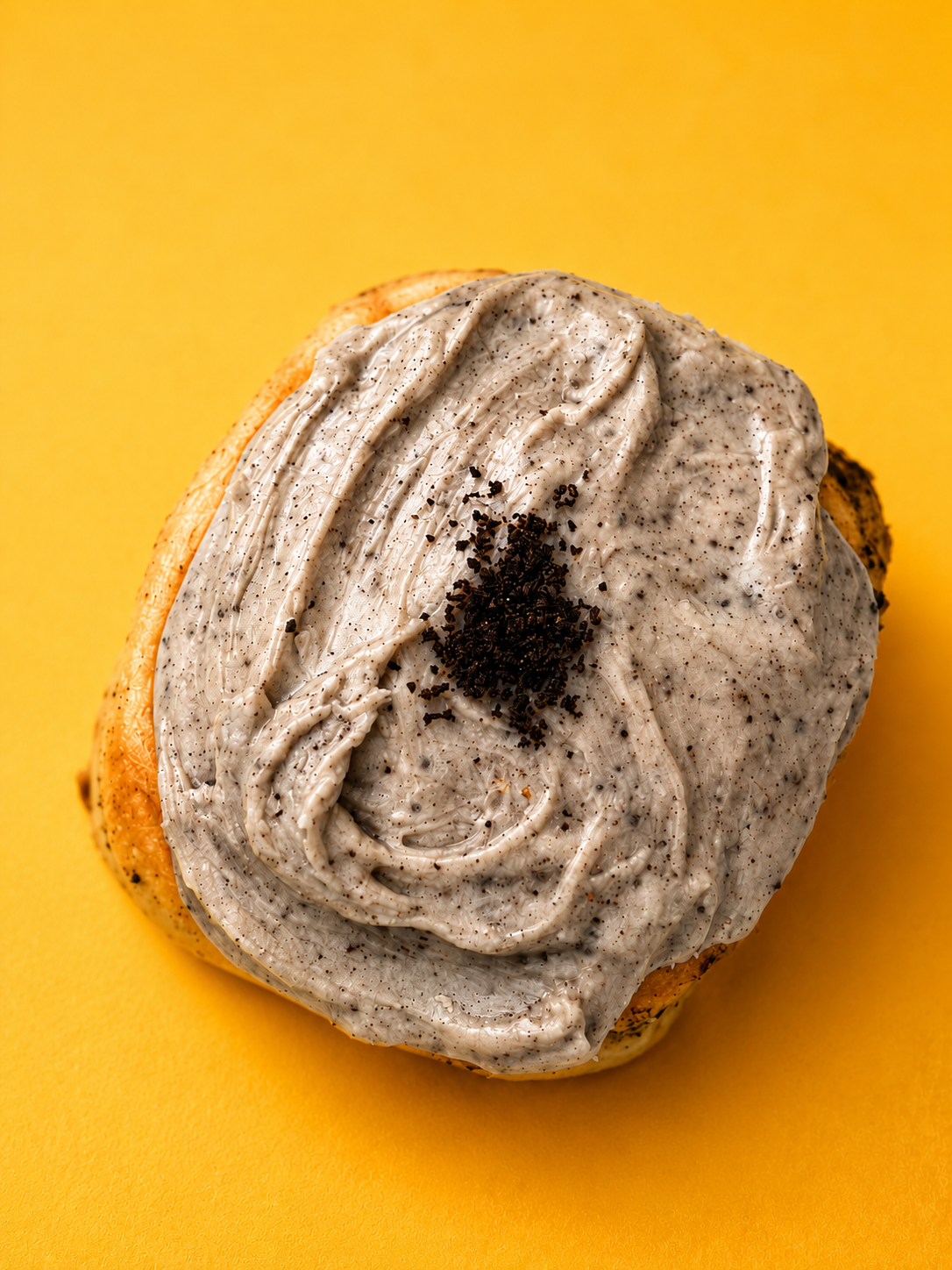 Oreo Roll cinnamon roll